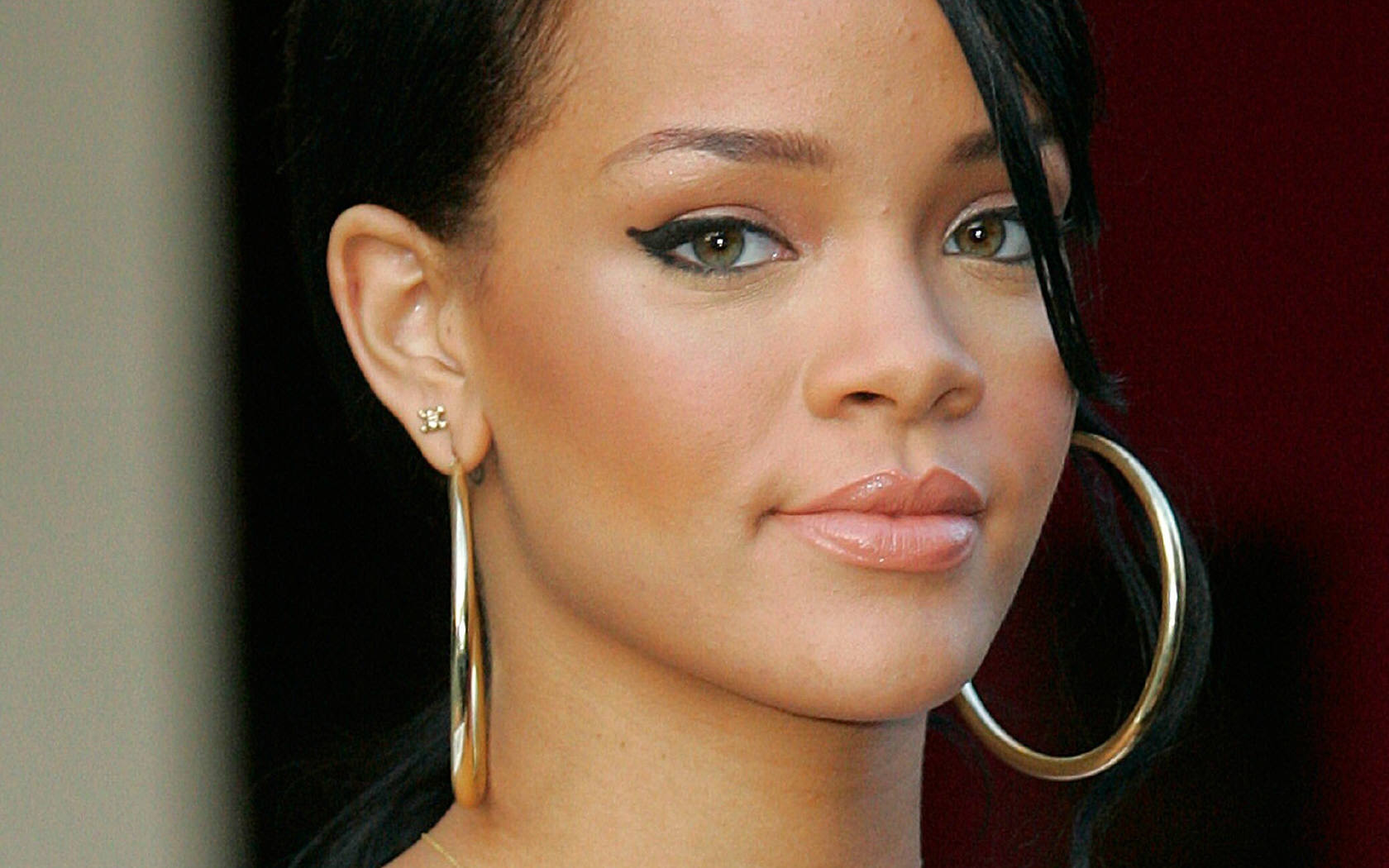 Free rihanna wallpapers at rihannawallpapers.com